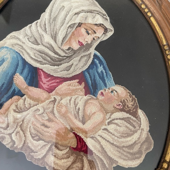 Vintage Needlepoint Art Madonna and Child Framed Oval wood frame - Picture 5 of 9